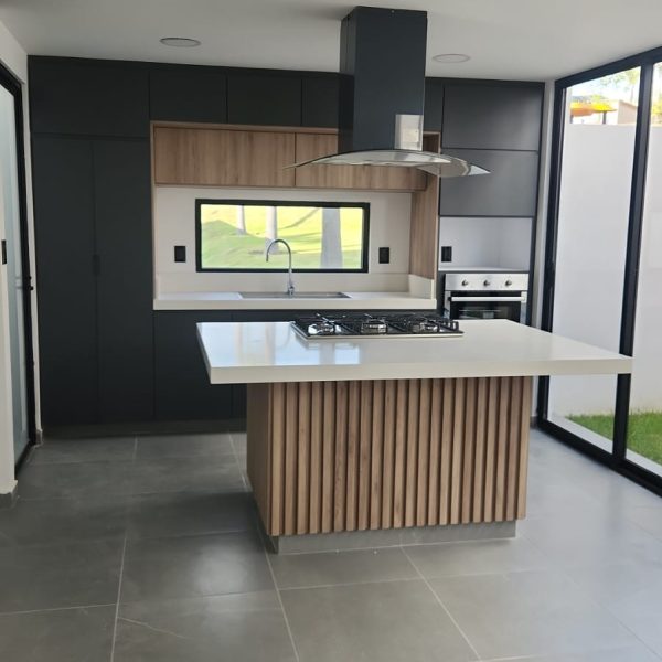 e0802ae1-6fc2-4fc8-ba9f-1702c40ce7b9